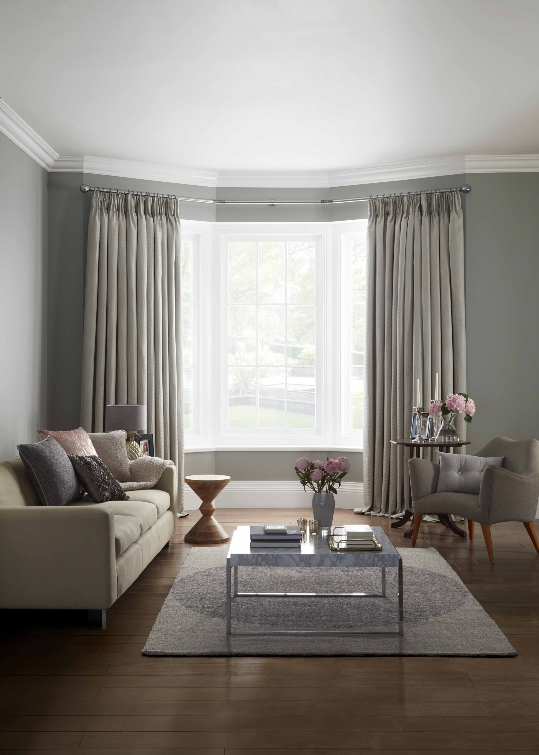 Curtain Poles vs Curtain Tracks – Which is the Best Solution for my Window Treatment?