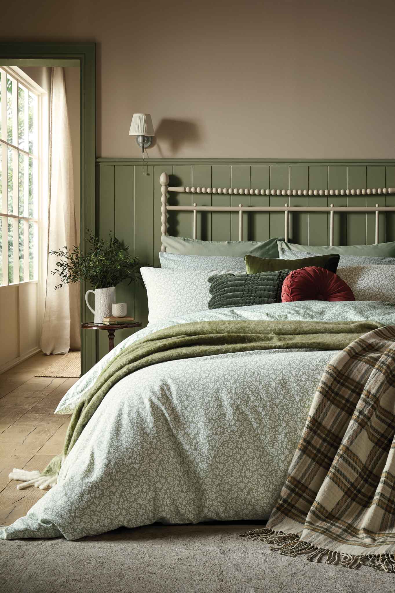 Laura Ashley Sweet Alyssum Duvet Cover and Pillowcase Set
