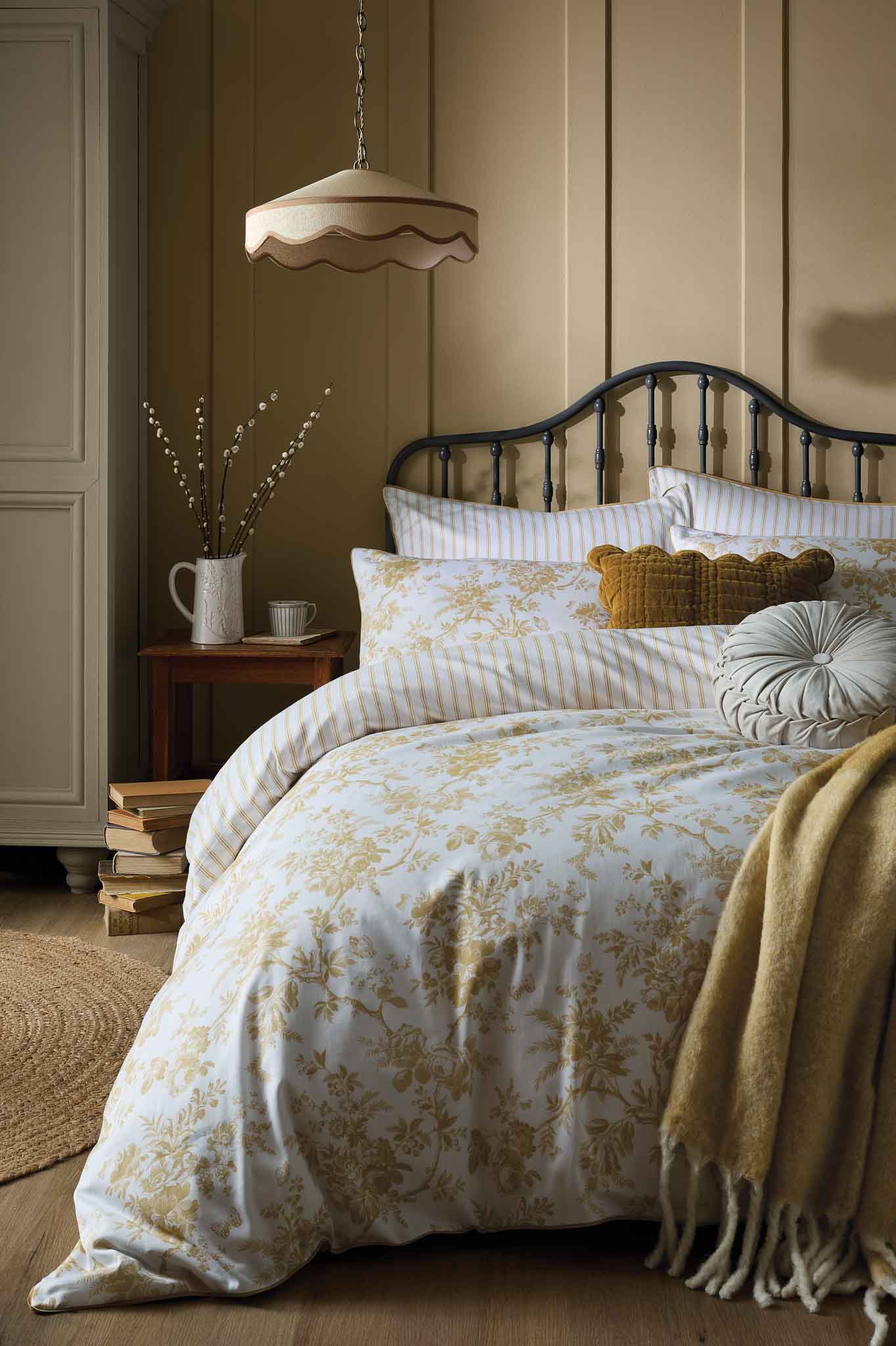 Laura Ashley Walled Garden Duvet Cover and Pillowcase Set