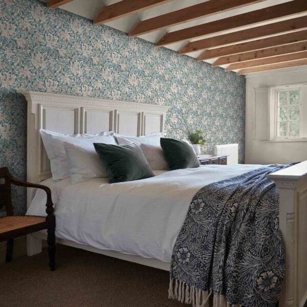 William Morris At Home Honeysuckle Wallpaper